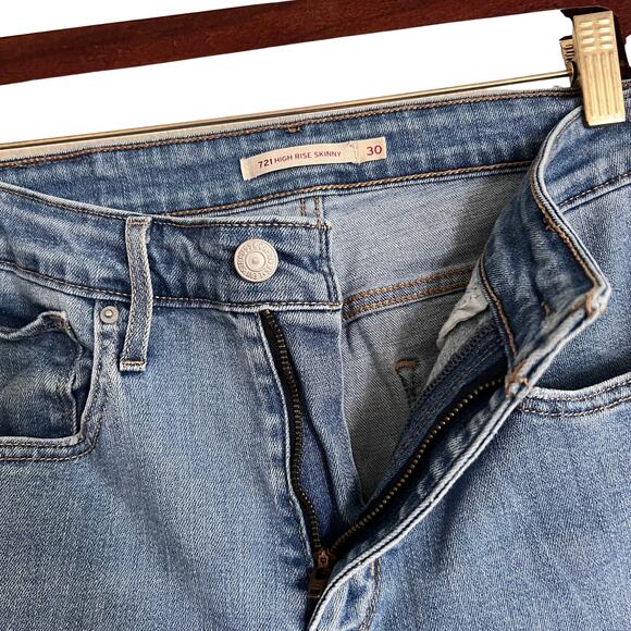 Levi’s 721 High Rise Skinny Jeans Women 30x30 Light Wash Frayed Hem Denim - Picture 4 of 7